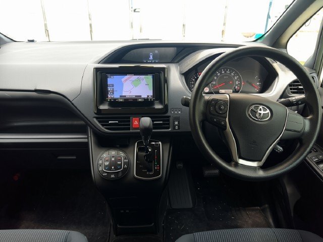 
								TOYOTA VOXY full									