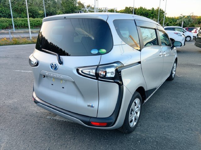 
								TOYOTA SIENTA full									