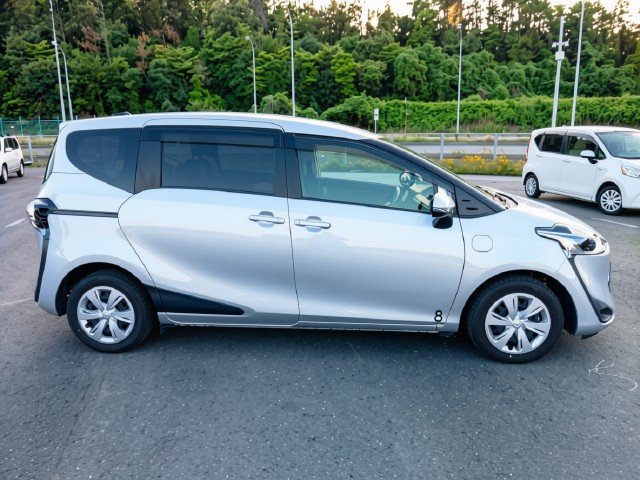 
								TOYOTA SIENTA full									