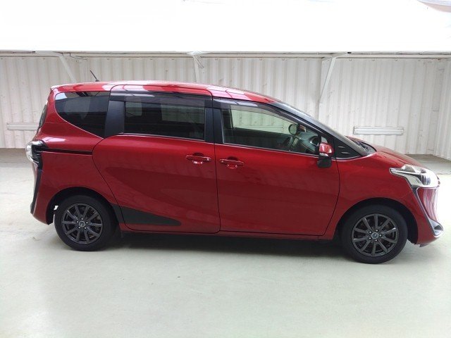 
								TOYOTA SIENTA full									