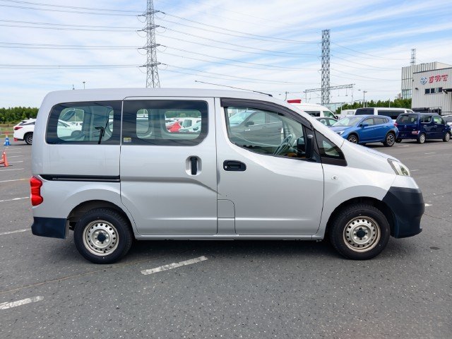 
								NISAAN NV200 full									