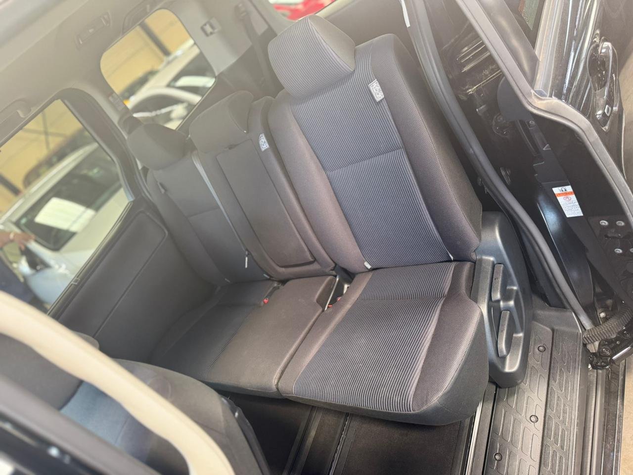 
								TOYOTA VOXY full									