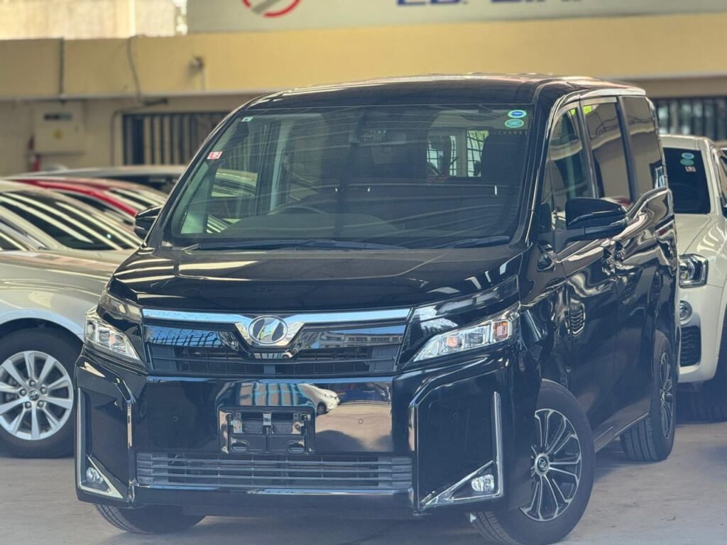 TOYOTA VOXY