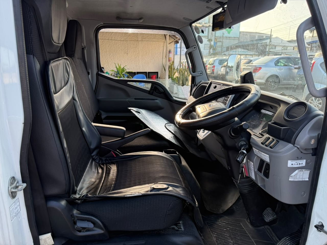 
								MITSUBISHI CANTER full									