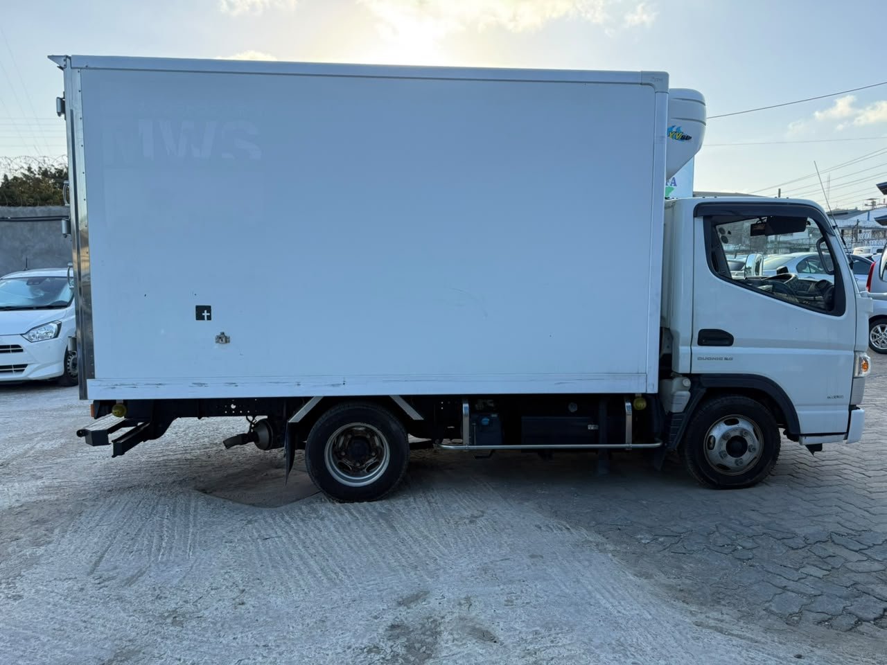 
								MITSUBISHI CANTER full									
