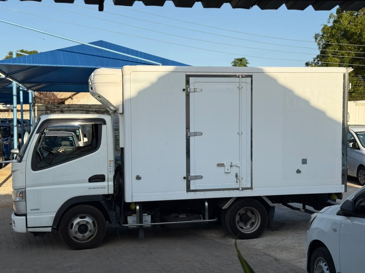 
								MITSUBISHI CANTER full									