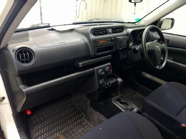 
								MAZDA FAMILIA full									