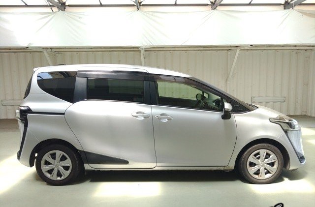 
								TOYOTA SIENTA full									