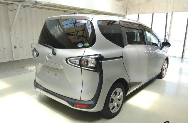 
								TOYOTA SIENTA full									