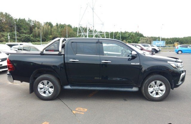 
								TOYOTA HILUX full									