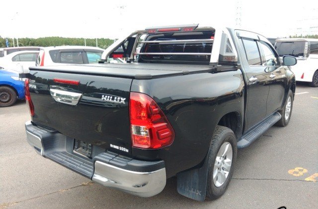 
								TOYOTA HILUX full									