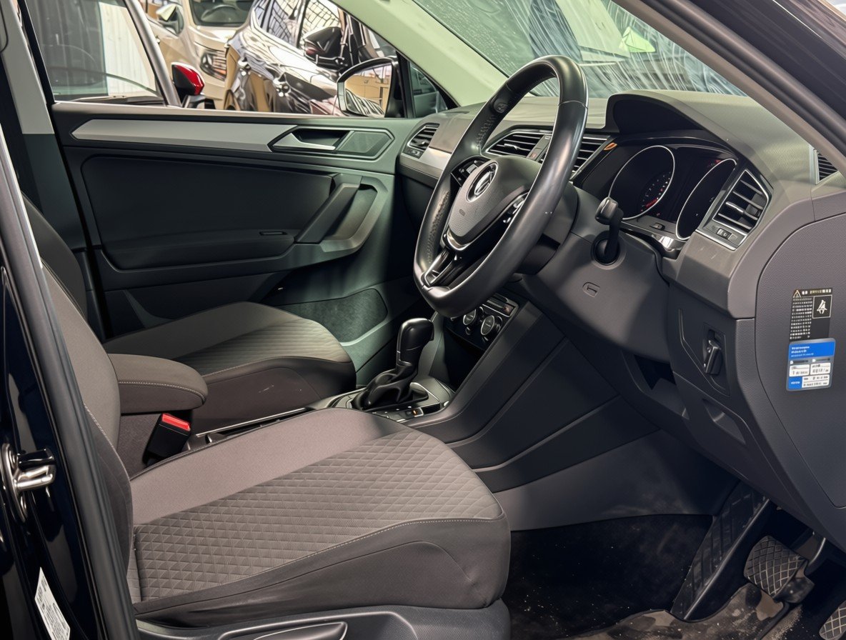 
								VOLKSWAGON TIGUAN full									