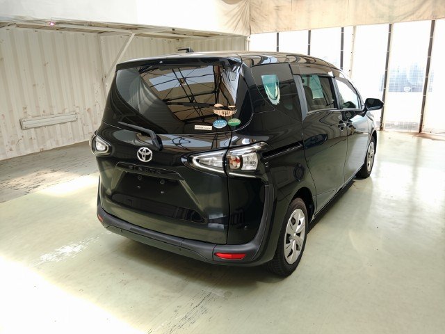 
								TOYOTA SIENTA full									