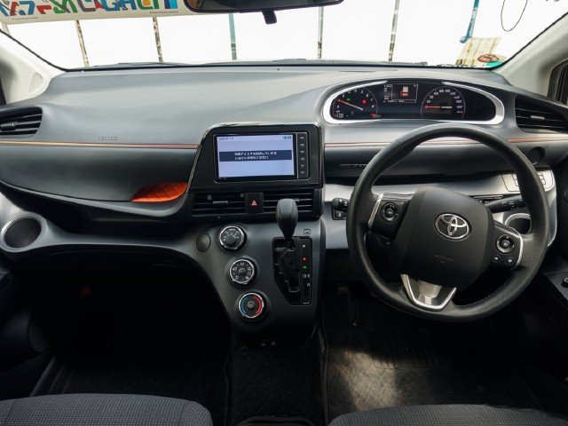 
								TOYOTA SIENTA full									