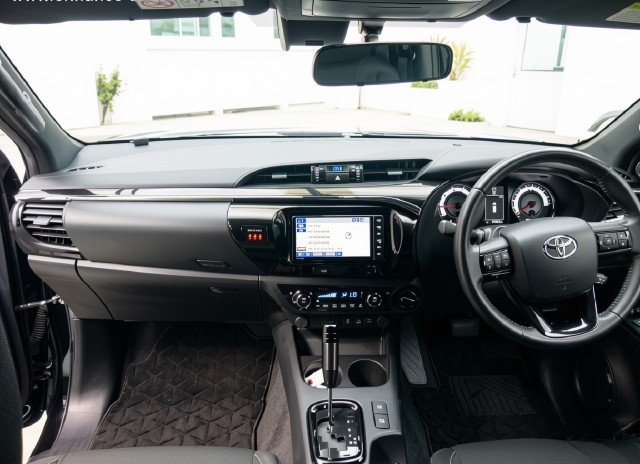 
								TOYOTA HILUX full									