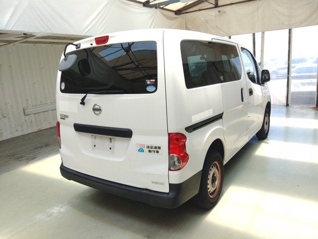 
								NISSAN NV200 full									