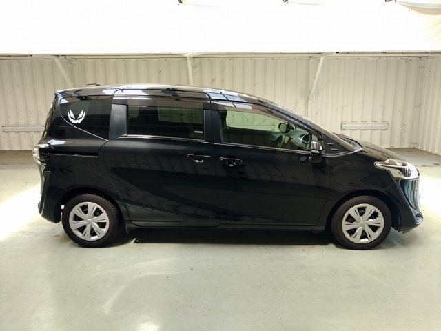 
								TOYOTA SIENTA full									