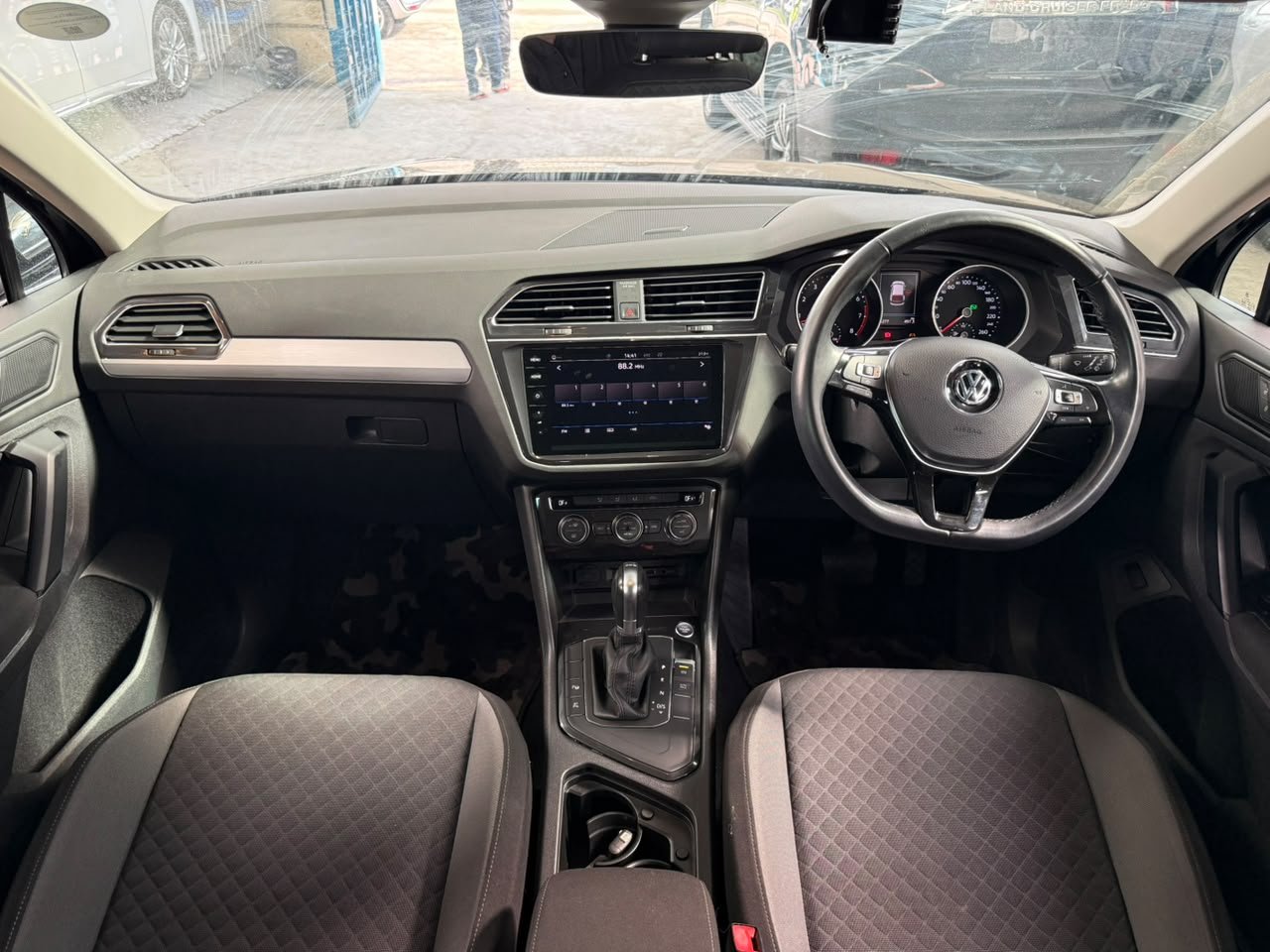 
								VOLKSWAGON TIGUAN full									