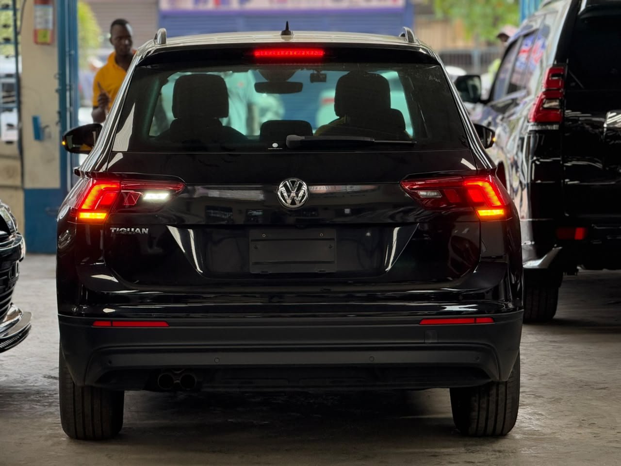 
								VOLKSWAGON TIGUAN full									
