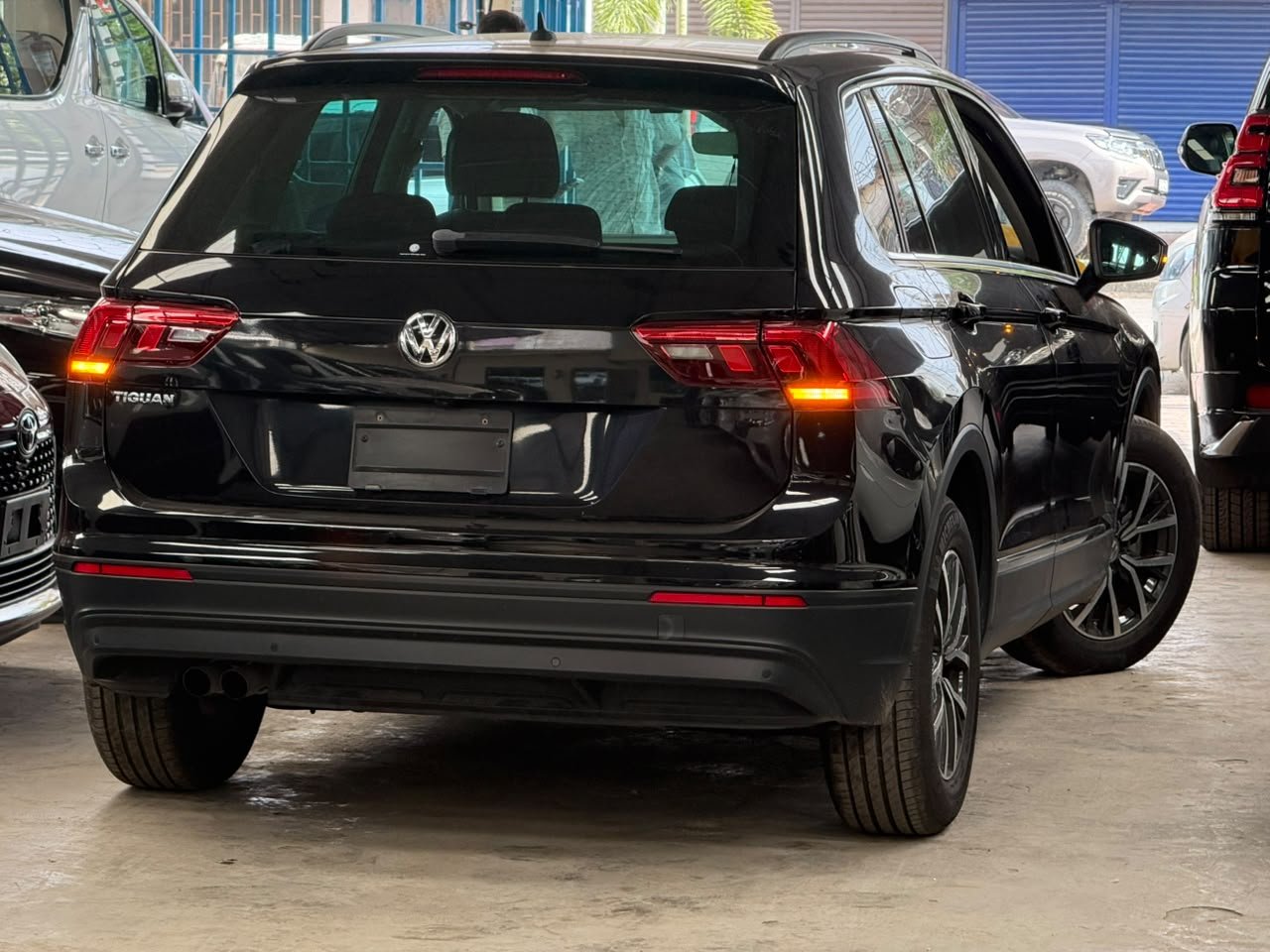 
								VOLKSWAGON TIGUAN full									