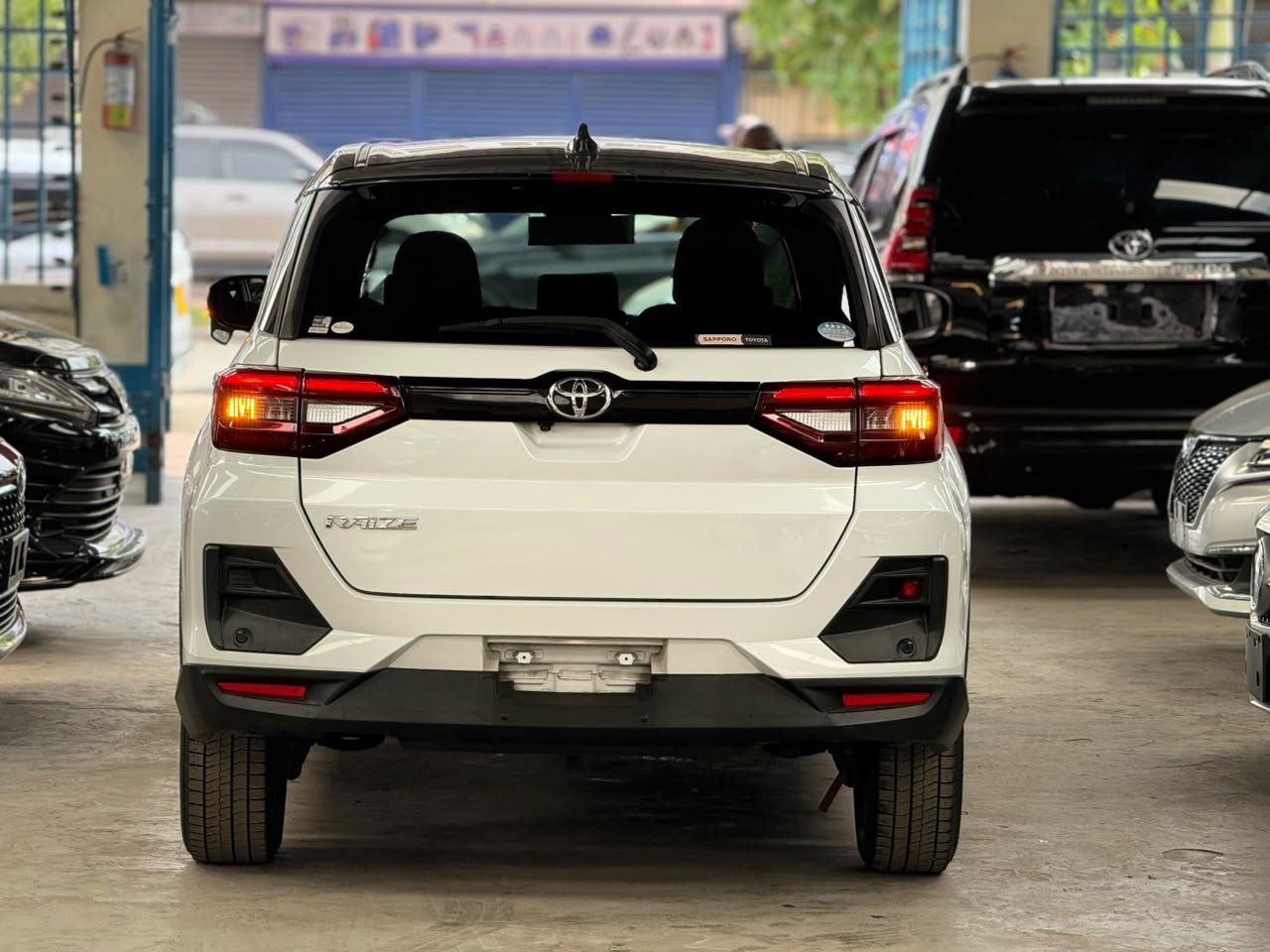 
								TOYOTA RAIZE full									
