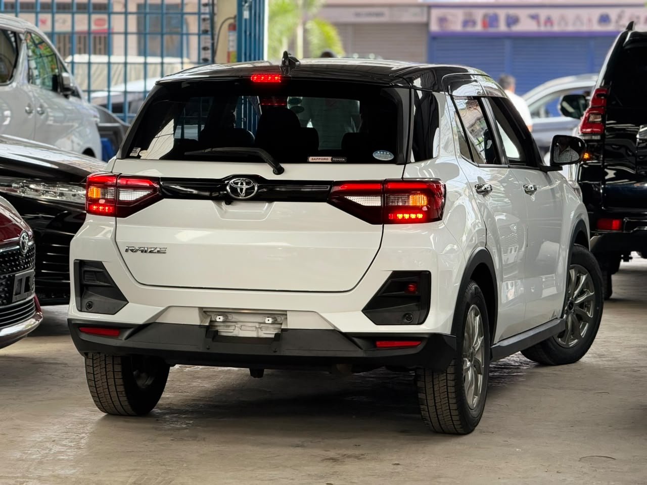 
								TOYOTA RAIZE full									