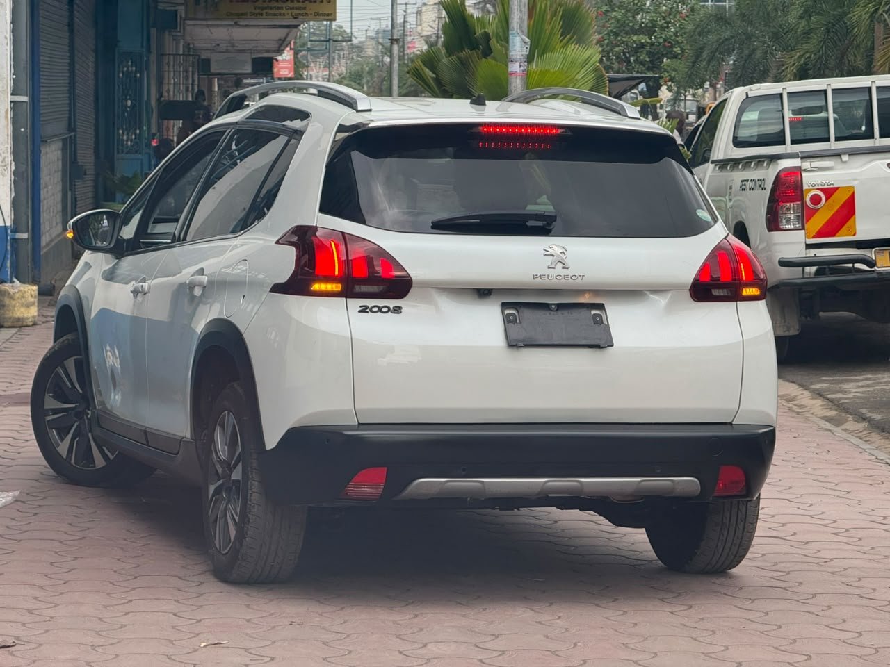 
								Peugeot 2008 full									