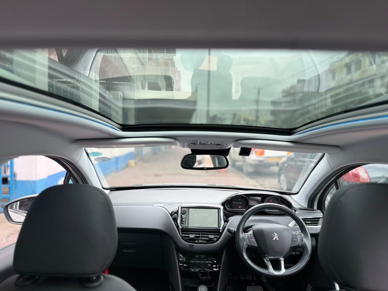 
								Peugeot 2008 full									