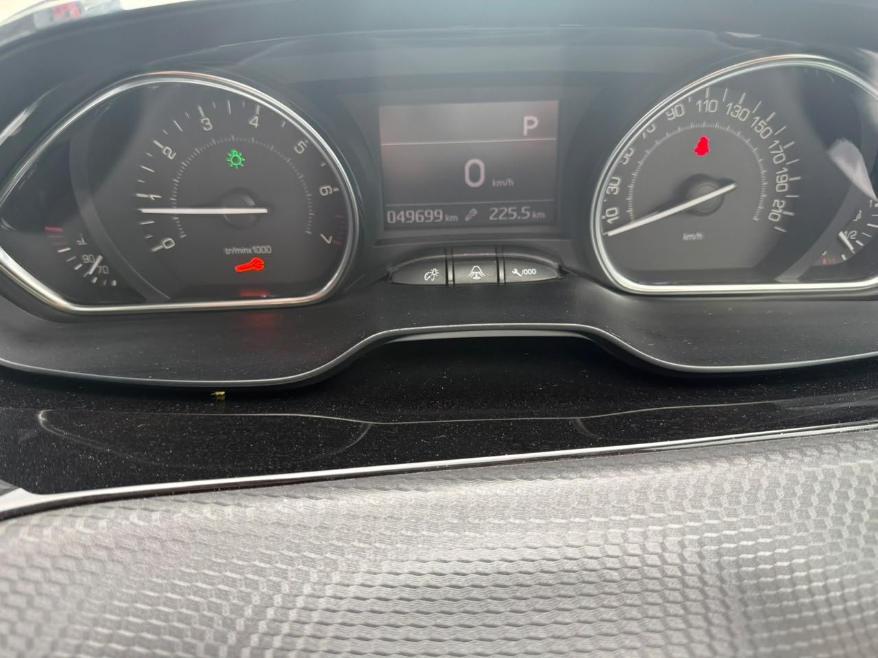 
								Peugeot 2008 full									