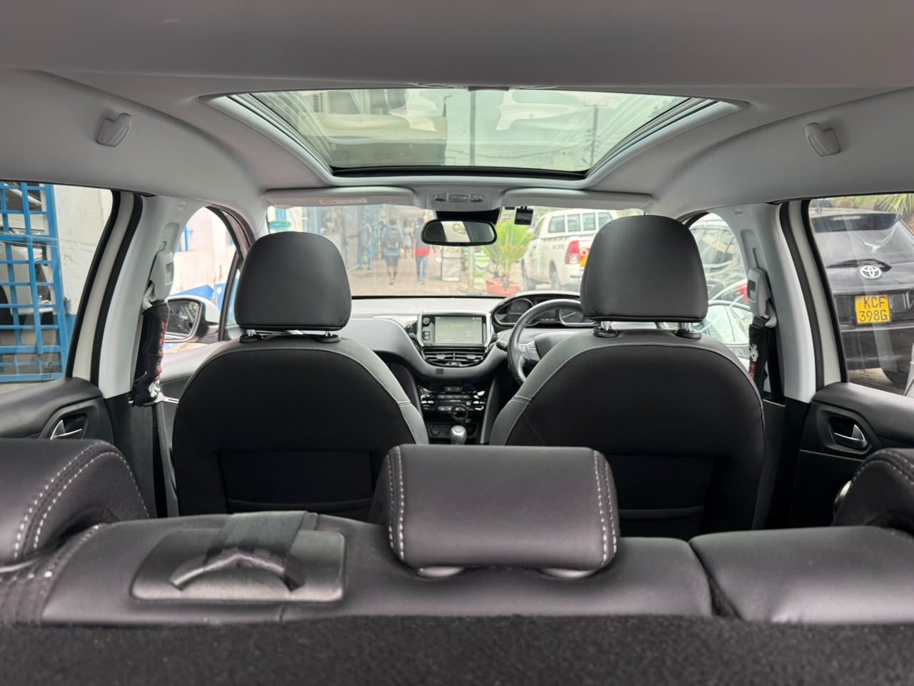
								Peugeot 2008 full									