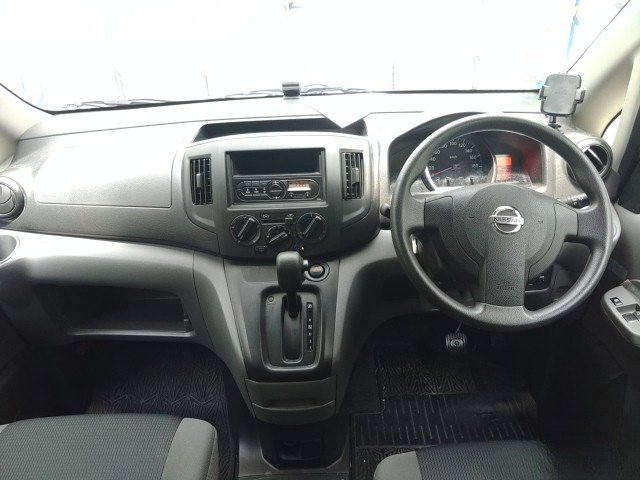 
								NISSAN NV200 full									