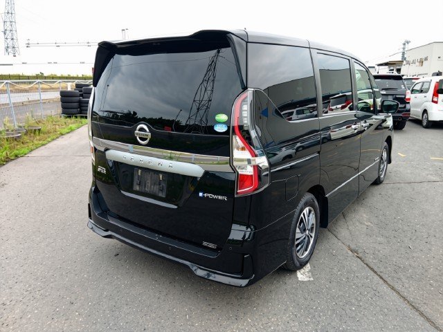 
								NISSAN SERENA full									