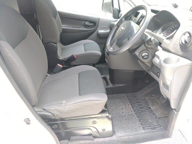 
								NISSAN NV200 full									