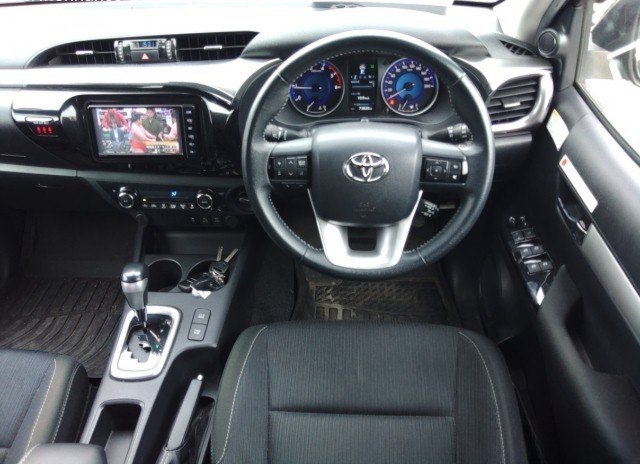 
								TOYOTA HILUX full									