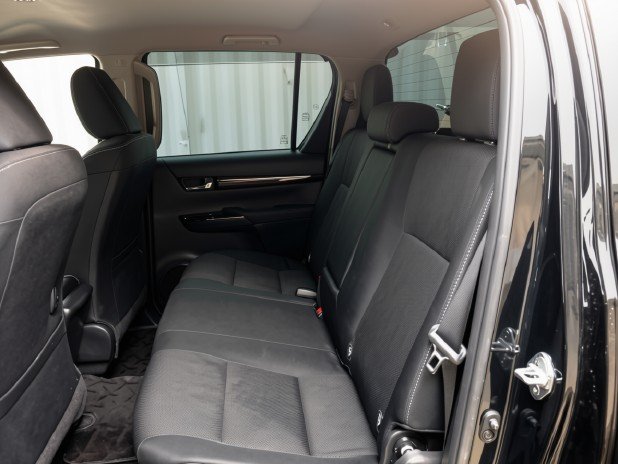 
								TOYOTA HILUX full									