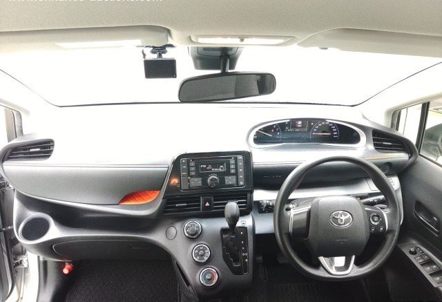 
								TOYOTA SIENTA full									